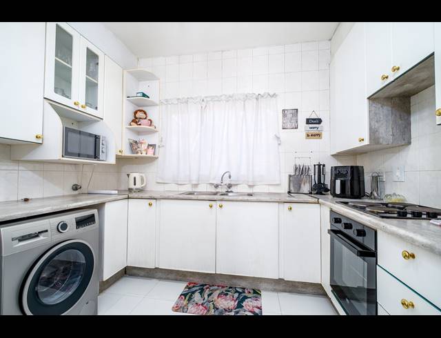 4 BEDROOM TOWNHOUSE FOR SALE IN BROMHOF